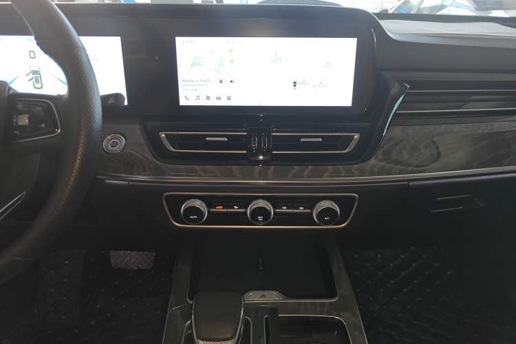 Used Hongqi HS5 2023 2.0T Four-Wheel Drive Flagship Pro Edition Audio And AC Panel