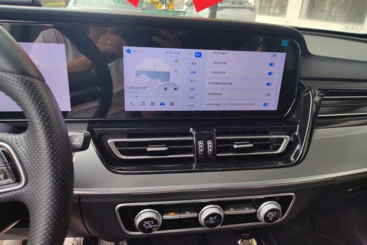 Used Hongqi HS5 2023 2.0T Qixiang Pro Edition Audio And AC Panel