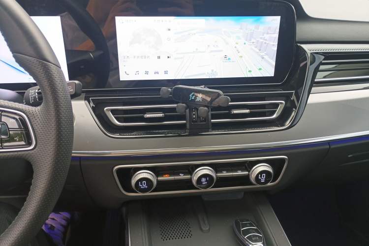 Used Hongqi HS5 2023 2.0T Qixiang Pro Edition Audio And AC Panel