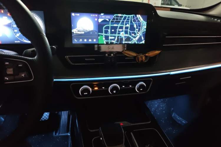 Used Hongqi HS5 2023 2.0T Qixiang Pro Edition Audio And AC Panel