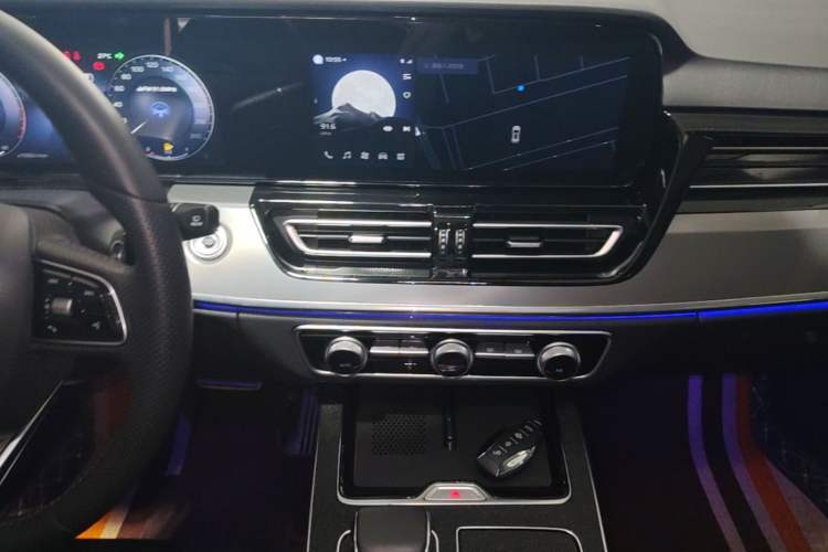 Used Hongqi HS5 2023 2.0T Four-Wheel Drive Flagship Pro Edition Audio And AC Panel