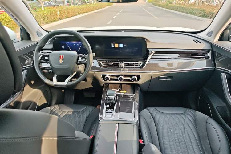 Used Hongqi HS5 2023 2.0T Flagship Pro Edition Center Console