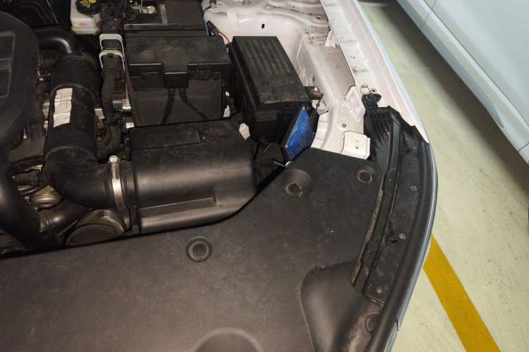 Used Hongqi HS5 2023 2.0T Qixiang Pro Edition Engine Bay Left