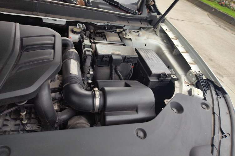 Used Hongqi HS5 2023 2.0T Qixiang Pro Edition Engine Bay Left