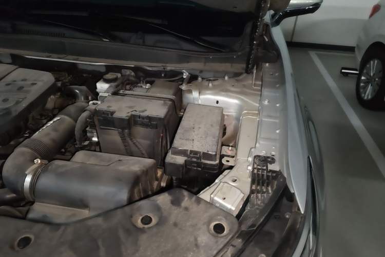 Used Hongqi HS5 2023 2.0T Qixiang Pro Edition Engine Bay Left