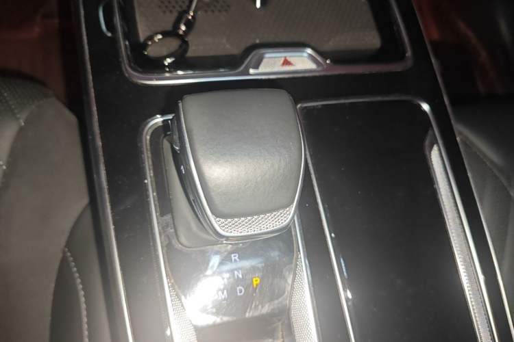 Used Hongqi HS5 2023 2.0T Qixiang Pro Edition Gear Lever