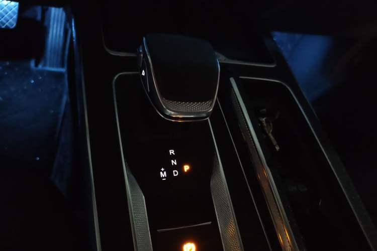 Used Hongqi HS5 2023 2.0T Qixiang Pro Edition Gear Lever