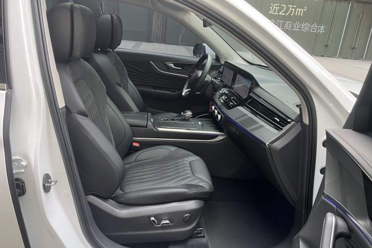 Used Hongqi HS5 2023 2.0T Qixiang Pro Edition Interior 4