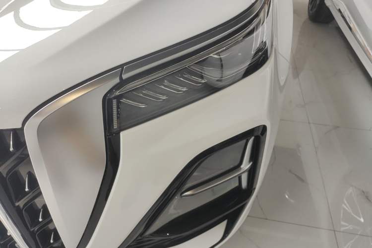 Used Hongqi HS5 2023 2.0T Four-Wheel Drive Flagship Pro Edition Left Front Headlight