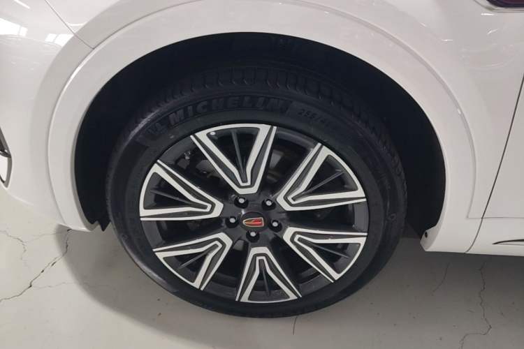 Used Hongqi HS5 2023 2.0T Four-Wheel Drive Flagship Pro Edition Left Front Wheel Hub