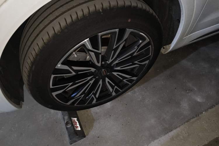 Used Hongqi HS5 2023 2.0T Flagship Pro Edition Left Front Wheel Hub