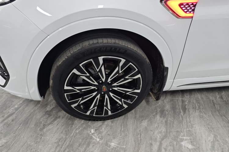 Used Hongqi HS5 2023 2.0T Four-Wheel Drive Flagship Pro Edition Left Front Wheel Hub