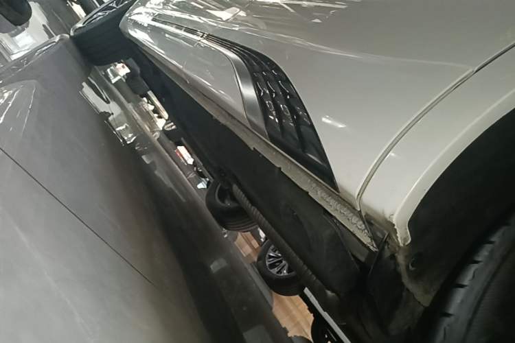 Used Hongqi HS5 2023 2.0T Qixiang Pro Edition Left Side Sill