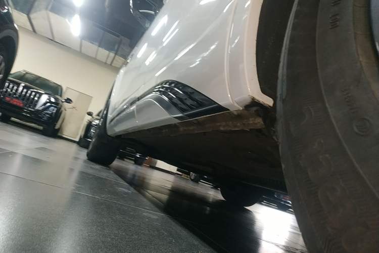 Used Hongqi HS5 2023 2.0T Qixiang Pro Edition Left Side Sill