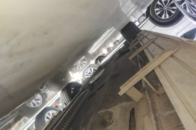 Used Hongqi HS5 2023 2.0T Four-Wheel Drive Flagship Pro Edition Left Side Sill