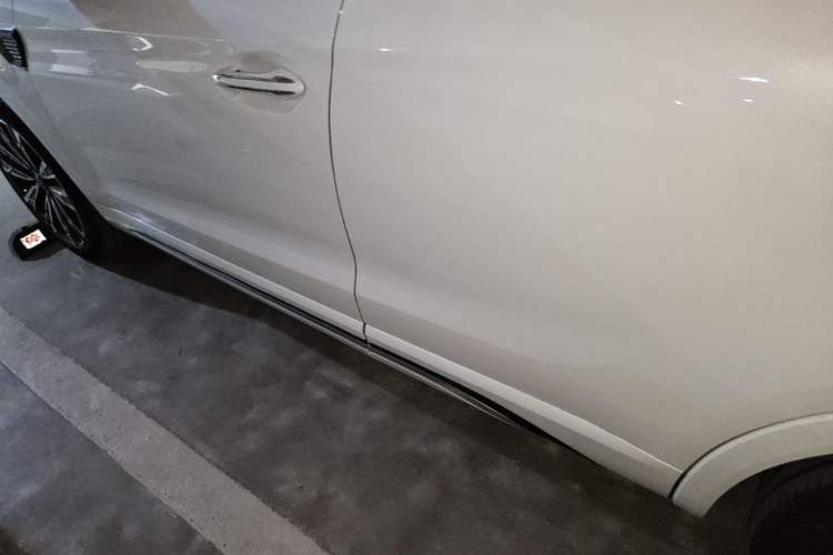 Used Hongqi HS5 2023 2.0T Flagship Pro Edition Left Side Sill