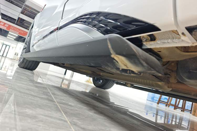 Used Hongqi HS5 2023 2.0T Four-Wheel Drive Flagship Pro Edition Left Side Sill