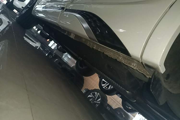Used Hongqi HS5 2023 2.0T Qixiang Pro Edition Left Side Sill