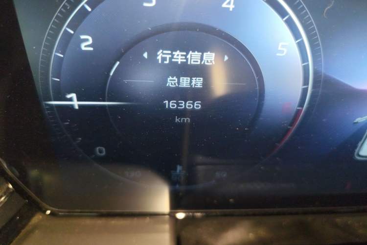 Used Hongqi HS5 2023 2.0T Qixiang Pro Edition Odometer Close Up