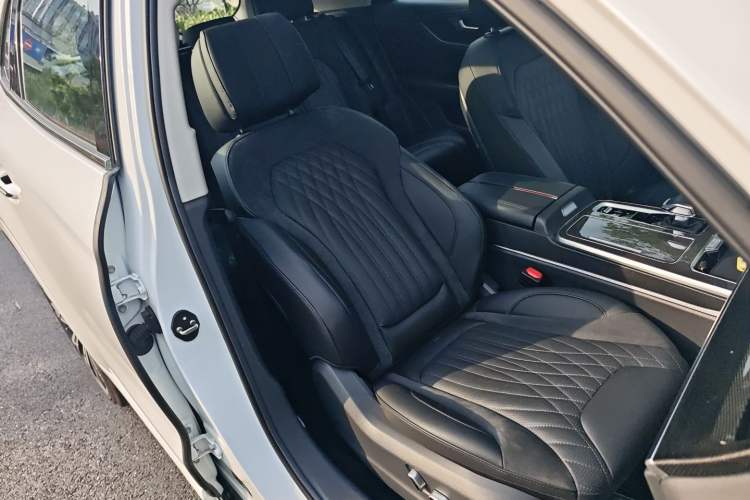 Used Hongqi HS5 2023 2.0T Flagship Pro Edition Right Front Seat
