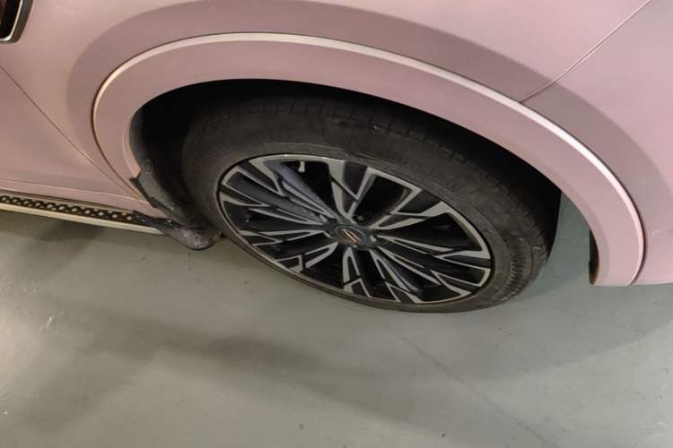 Used Hongqi HS5 2023 2.0T Four-Wheel Drive Flagship Pro Edition Right Front Wheel Hub
