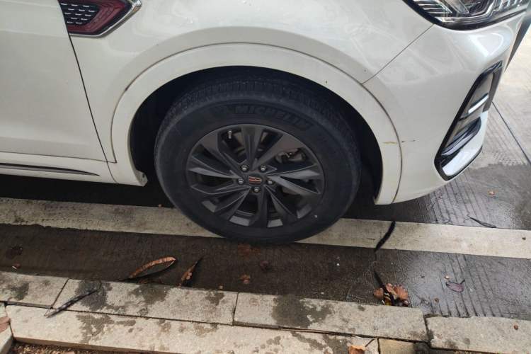 Used Hongqi HS5 2023 2.0T Qixiang Pro Edition Right Front Wheel Hub