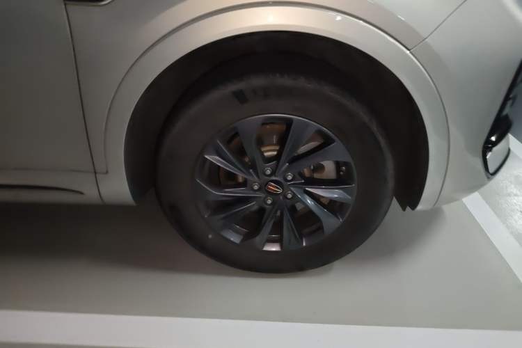 Used Hongqi HS5 2023 2.0T Qixiang Pro Edition Right Front Wheel Hub