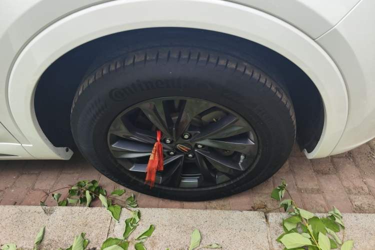 Used Hongqi HS5 2023 2.0T Qixiang Pro Edition Right Front Wheel Hub