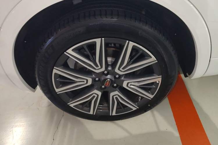 Used Hongqi HS5 2023 2.0T Four-Wheel Drive Flagship Pro Edition Right Rear Wheel Hub
