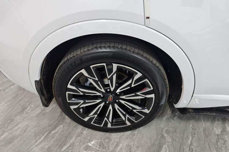 Used Hongqi HS5 2023 2.0T Four-Wheel Drive Flagship Pro Edition Right Rear Wheel Hub