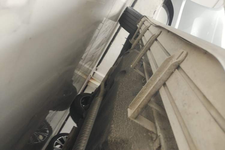Used Hongqi HS5 2023 2.0T Four-Wheel Drive Flagship Pro Edition Right Side Sill