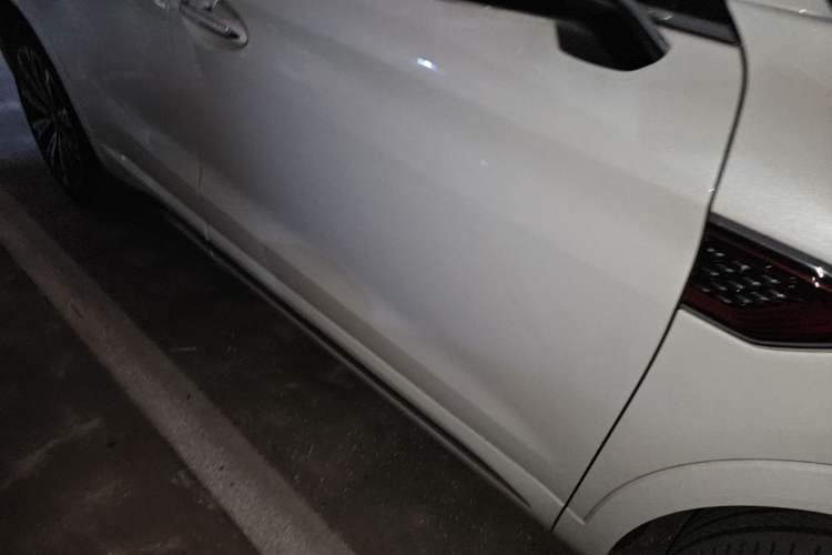 Used Hongqi HS5 2023 2.0T Flagship Pro Edition Right Side Sill