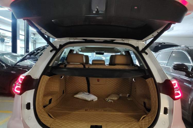 Used Hongqi HS5 2023 2.0T Four-Wheel Drive Flagship Pro Edition Trunk