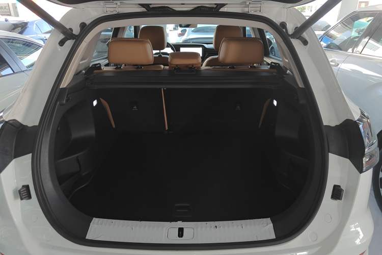 Used Hongqi HS5 2023 2.0T Four-Wheel Drive Flagship Pro Edition Trunk