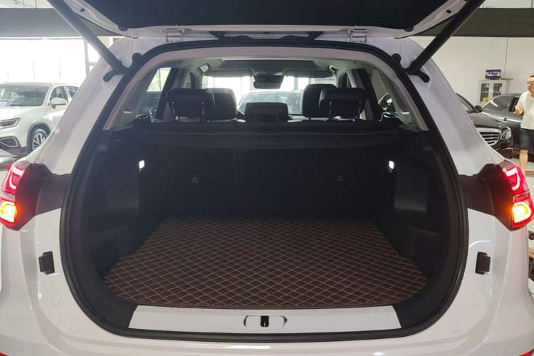 Used Hongqi HS5 2023 2.0T Four-Wheel Drive Flagship Pro Edition Trunk