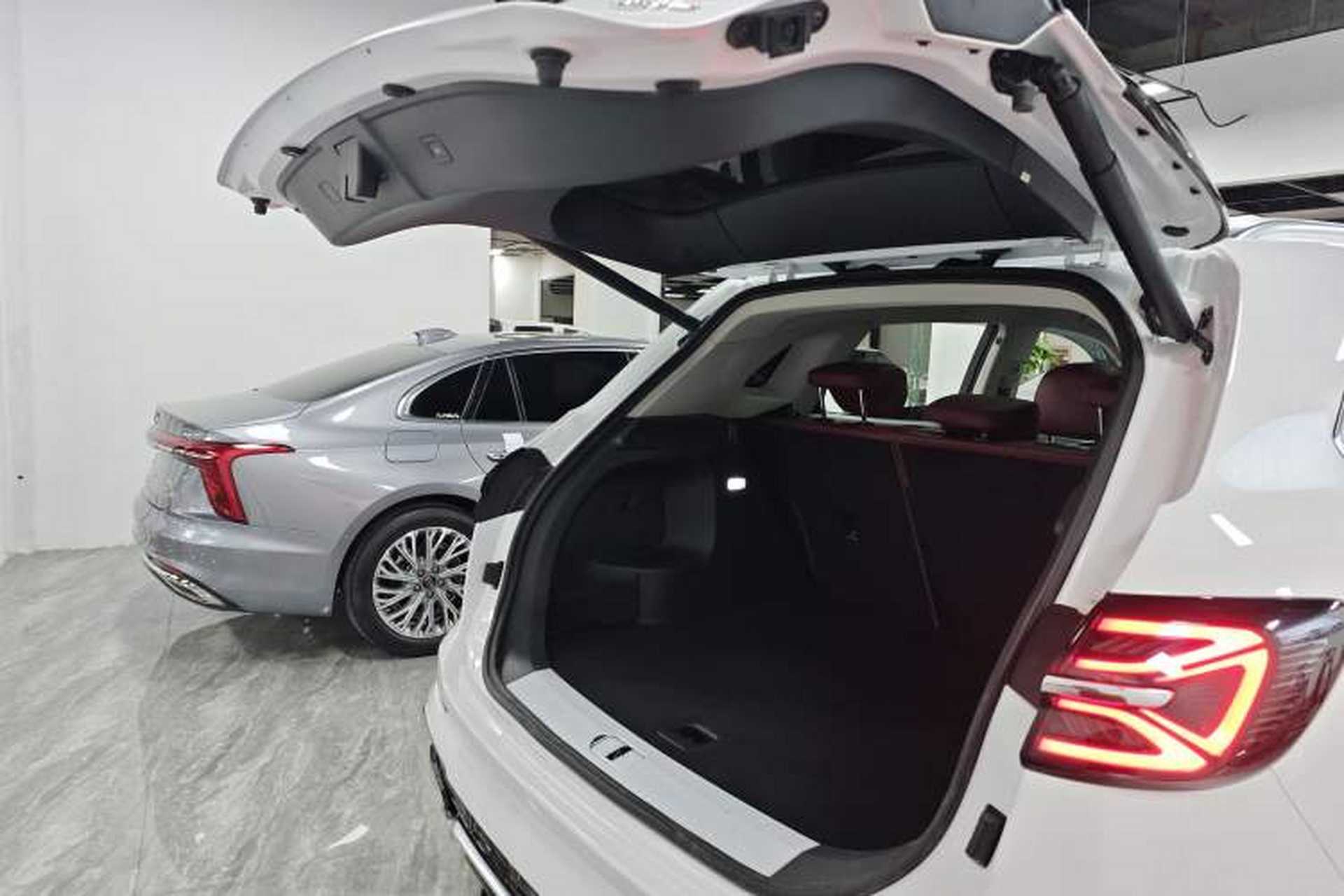 Used Hongqi HS5 2023 2.0T Four-Wheel Drive Flagship Pro Edition Trunk