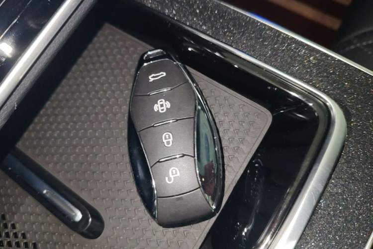 Used Hongqi HS5 2023 2.0T Four-Wheel Drive Flagship Pro Edition Vehicle Key
