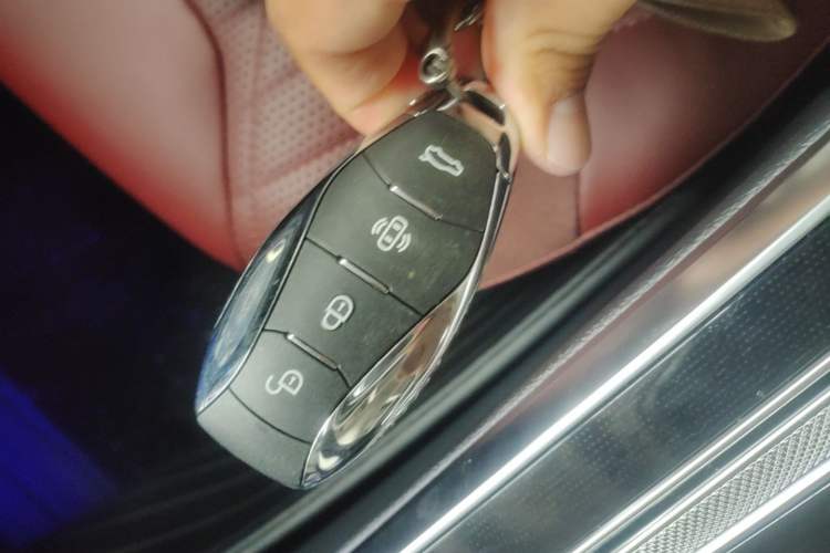 Used Hongqi HS5 2023 2.0T Four-Wheel Drive Flagship Pro Edition Vehicle Key