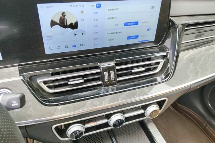 Used Hongqi HS5 2023 2.0T Four-Wheel Drive Flagship Pro Edition Audio And AC Panel