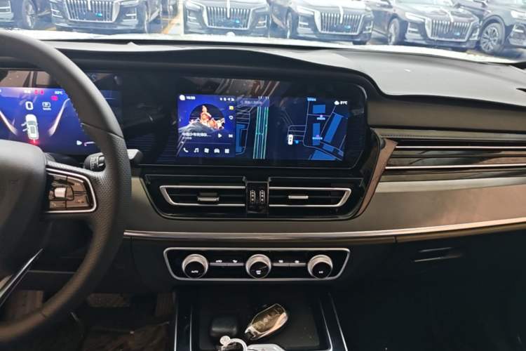 Used Hongqi HS5 2023 2.0T Four-Wheel Drive Flagship Pro Edition Audio And AC Panel