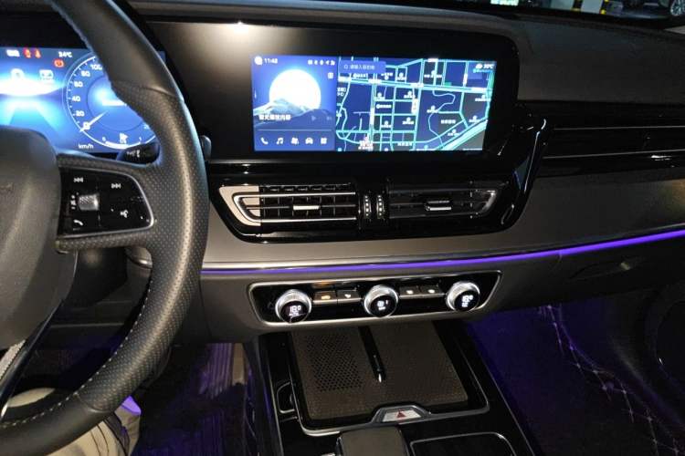 Used Hongqi HS5 2023 2.0T Qixiang Pro Edition Audio And AC Panel