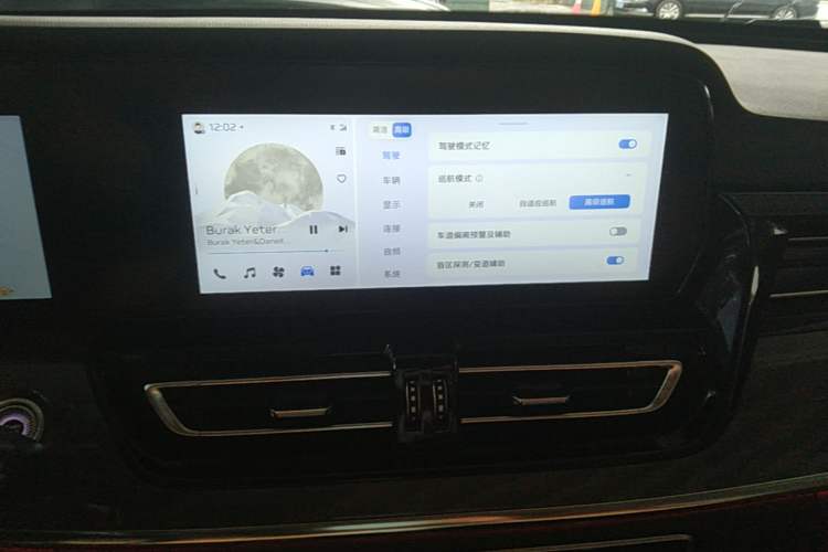 Used Hongqi HS5 2023 2.0T Four-Wheel Drive Flagship Pro Edition Audio And AC Panel