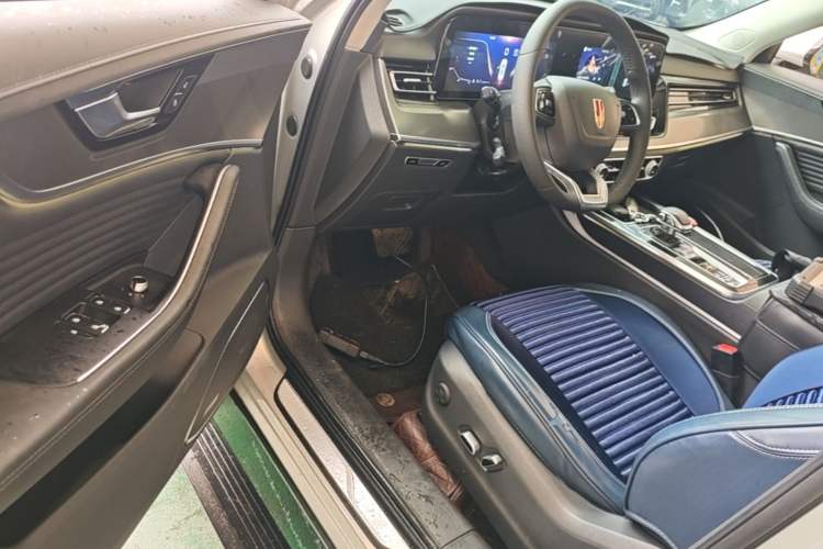 Used Hongqi HS5 2023 2.0T Four-Wheel Drive Flagship Pro Edition Driver Seat