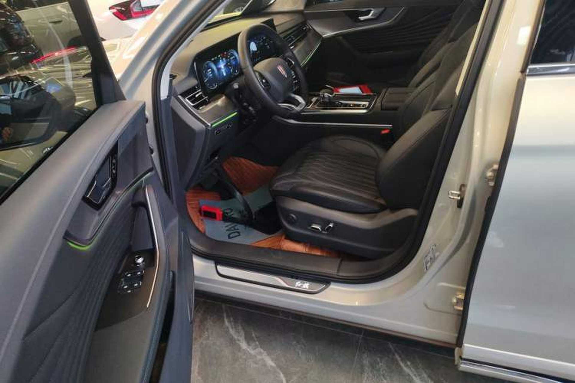 Used Hongqi HS5 2023 2.0T Four-Wheel Drive Flagship Pro Edition Driver Seat