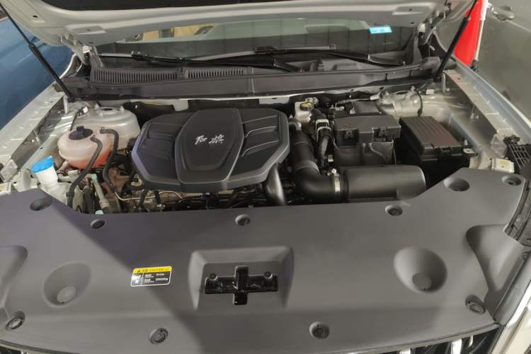 Used Hongqi HS5 2023 2.0T Four-Wheel Drive Flagship Pro Edition Engine Bay