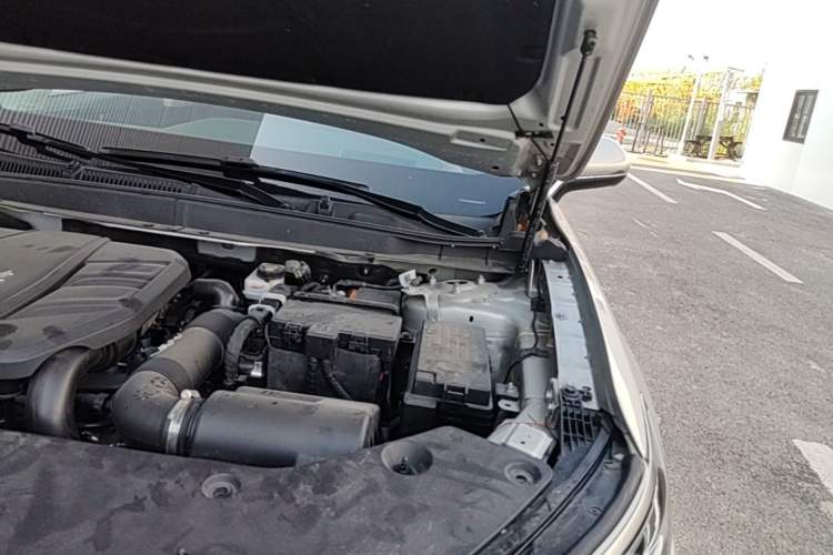 Used Hongqi HS5 2023 2.0T Qixiang Pro Edition Engine Bay Left