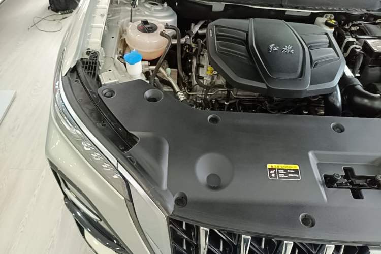 Used Hongqi HS5 2023 2.0T Four-Wheel Drive Flagship Pro Edition Engine Bay Right