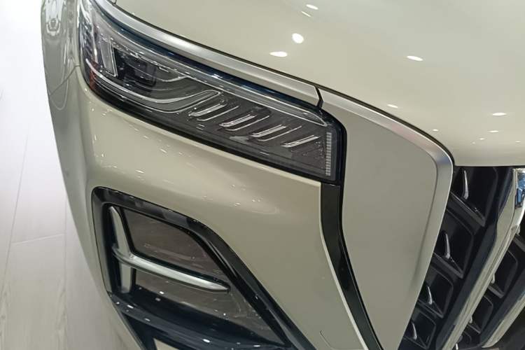 Used Hongqi HS5 2023 2.0T Four-Wheel Drive Flagship Pro Edition Exterior 3