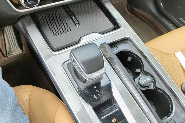 Used Hongqi HS5 2023 2.0T Four-Wheel Drive Flagship Pro Edition Gear Lever