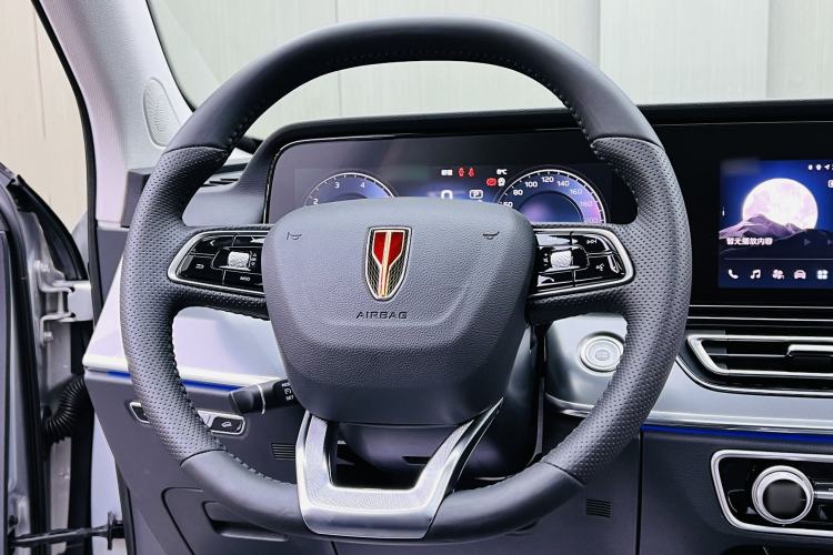 Used Hongqi HS5 2023 2.0T Four-Wheel Drive Flagship Pro Edition Interior 1